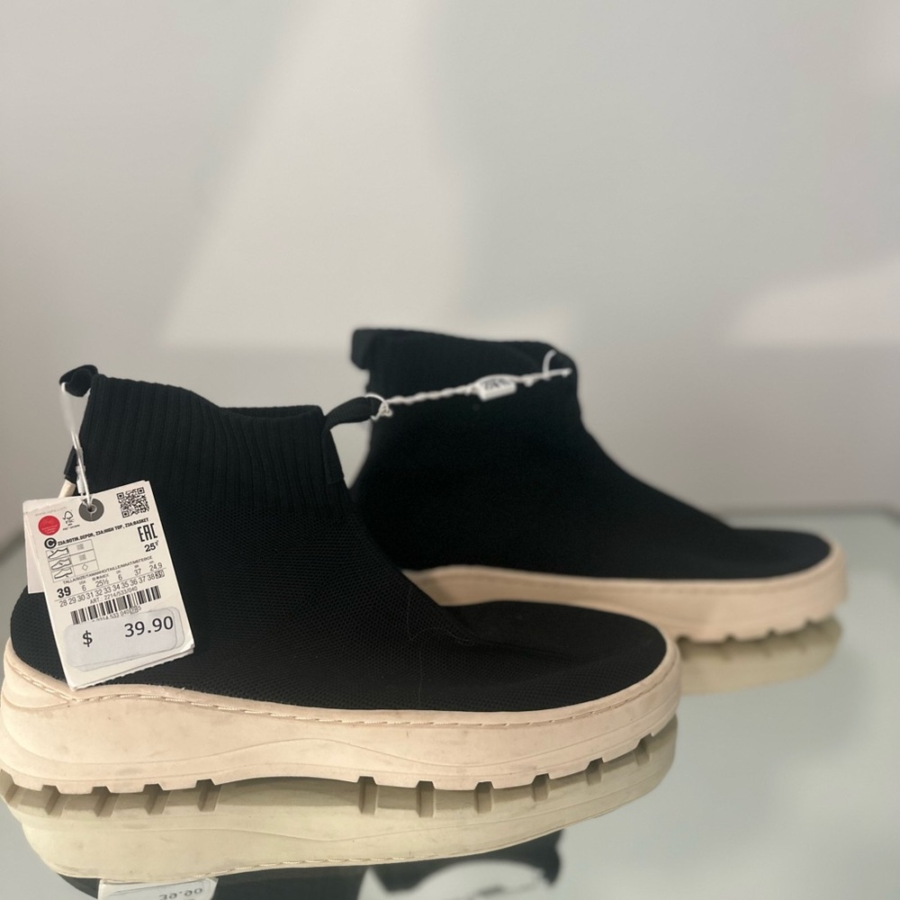 Zara, size 6 kids . Pull on over the ankle kind of sneaker/boot kind of shoe